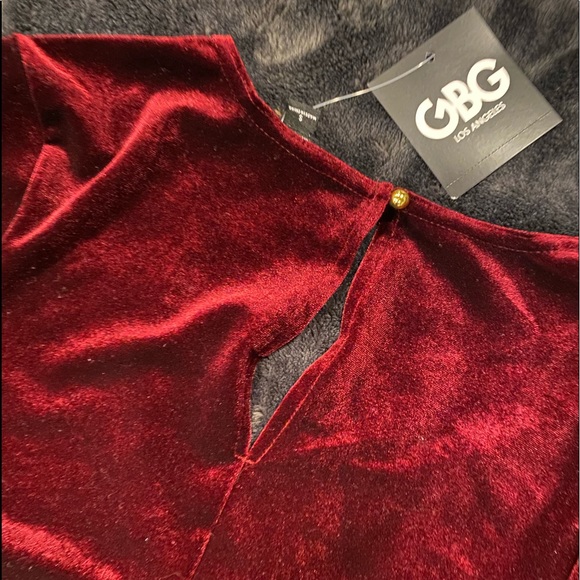 BRAND NEW - GBG - SHORT JUMPSUIT - VELVET WINE SIZE SMALL - RED - Picture 4 of 7
